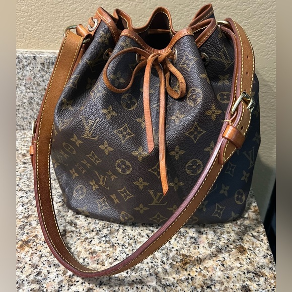 Louis Vuitton Handbags - Vintage Louis Vuitton | Petit Noé Monogram Bucket Tote Bag